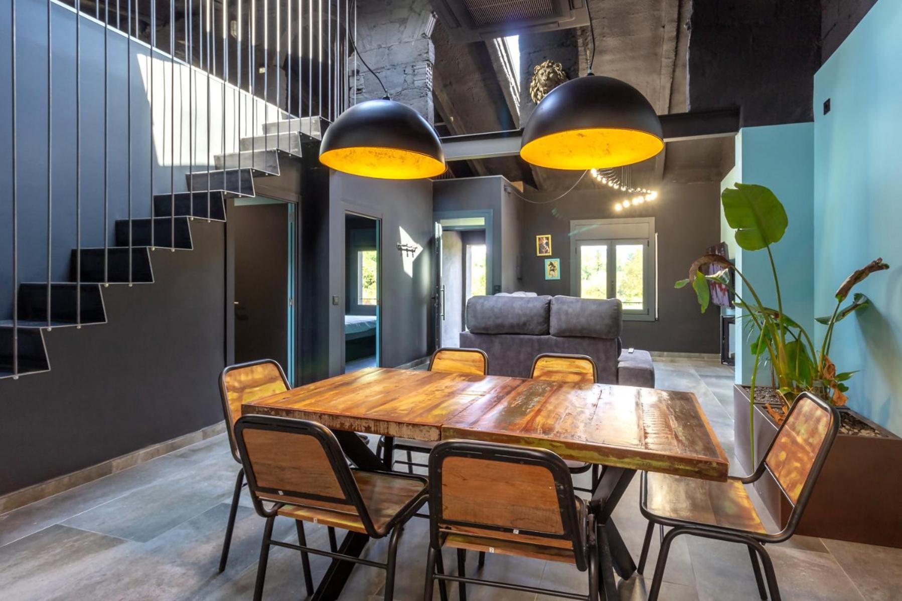 Black House Sorprendente Casa Estilo Industrial Olot Buitenkant foto