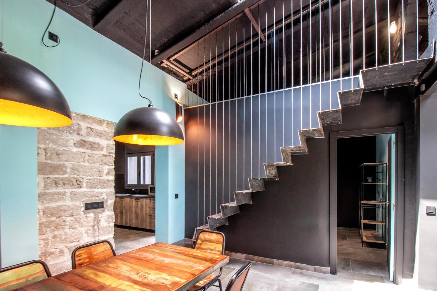 Black House Sorprendente Casa Estilo Industrial Olot Buitenkant foto