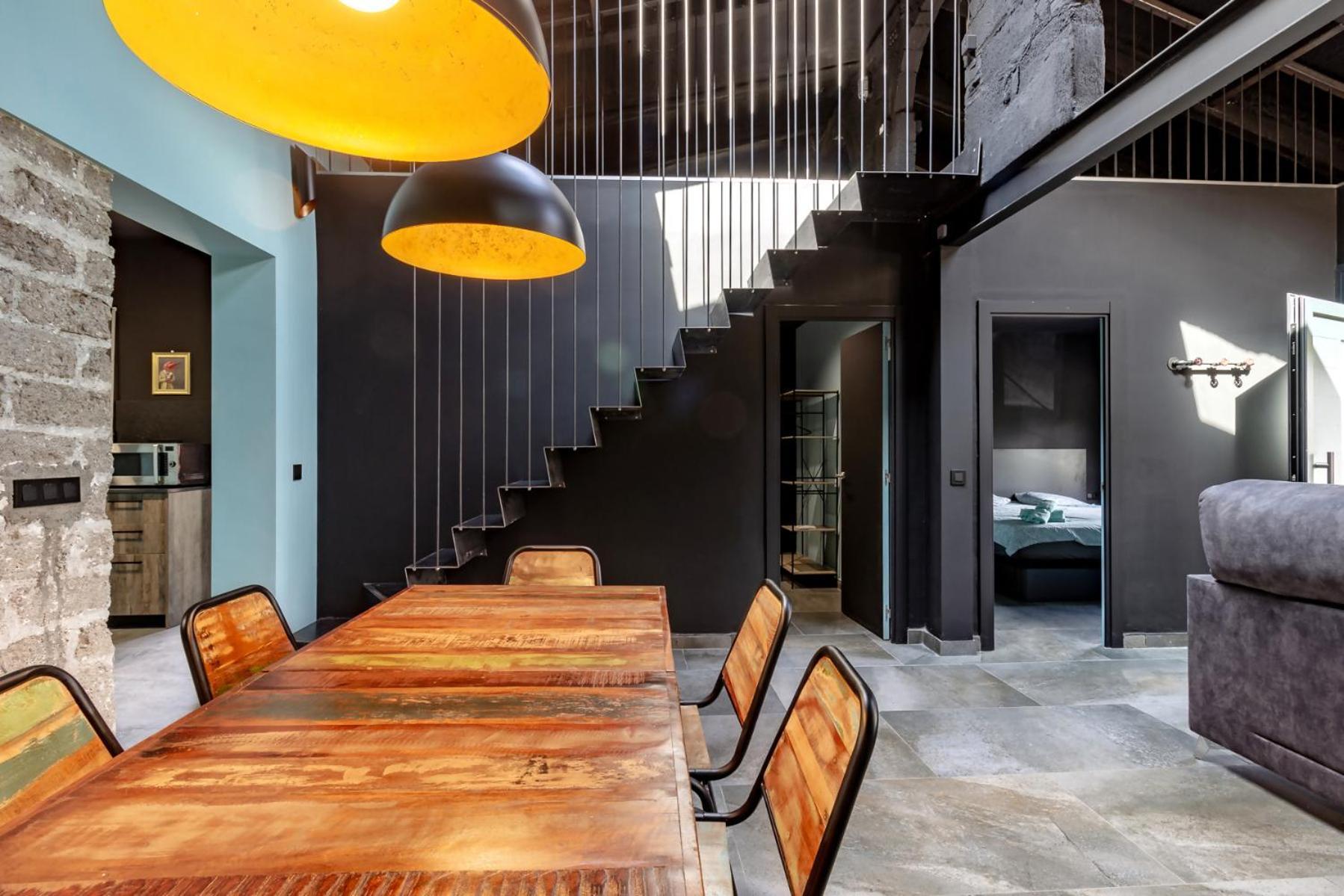Black House Sorprendente Casa Estilo Industrial Olot Buitenkant foto